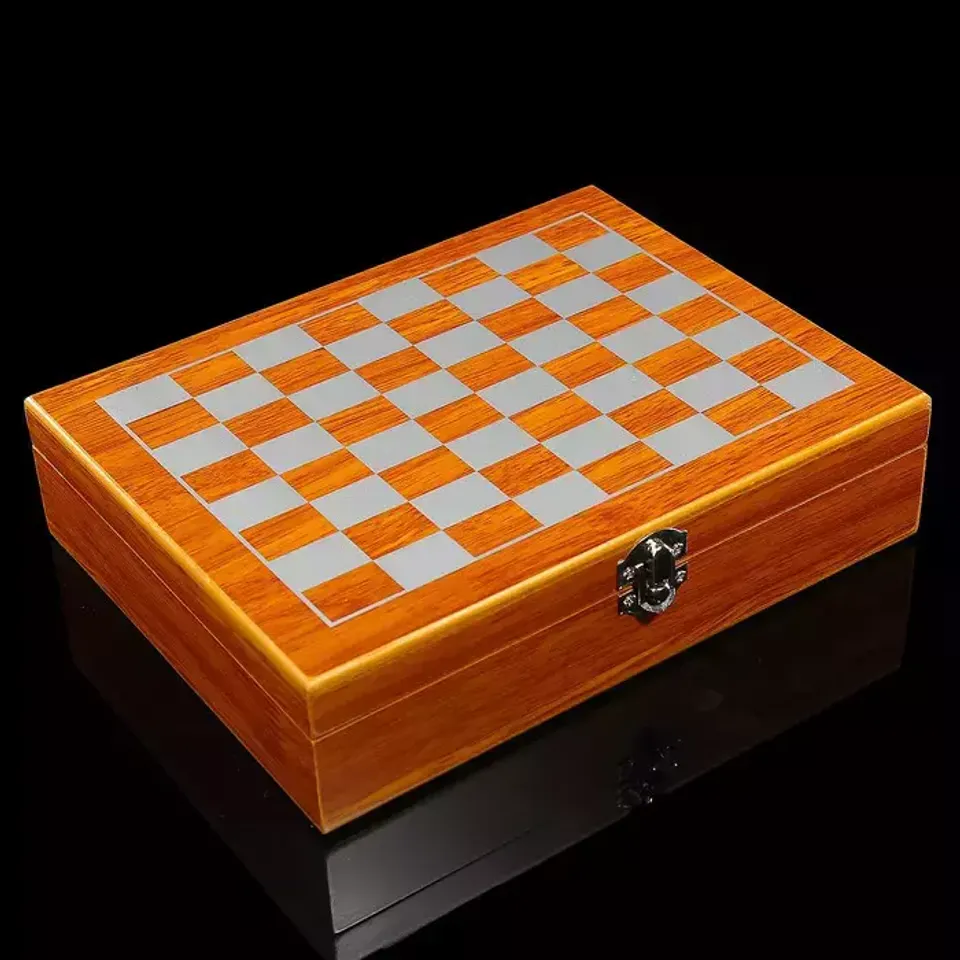 Набор 7в1 шахматы, фляжка 8 oz чёрный крокодил, 4 рюмки, воронка 3470687