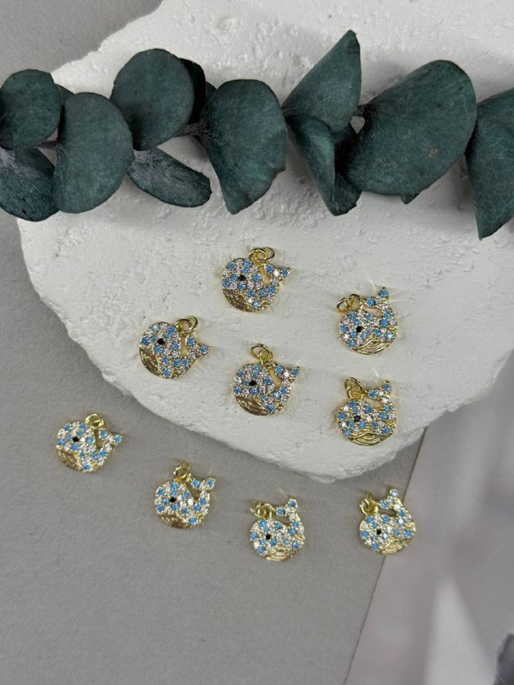 Подвеска "Кит" с фианитами, позолота 14k, 11 мм