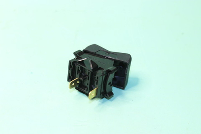 Выключатель-клавиша освещения салона