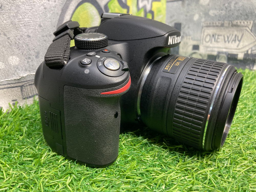 Nikon D3200 kit 18-55mm 3.5-5.6Gll 2.300 кадров
