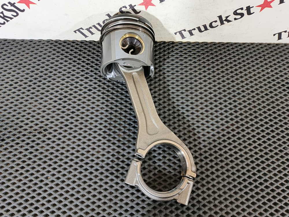 Поршень с шатуном