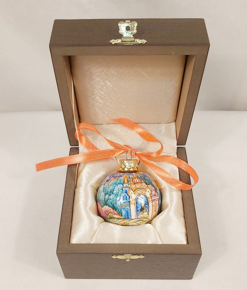 Шар новогодний с ручной росписью  Палех "Дракон Горыныч" на светлом фоне