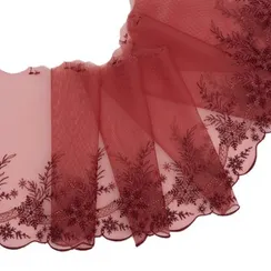 Вышивка на сетке бургунди (правая) 18 см