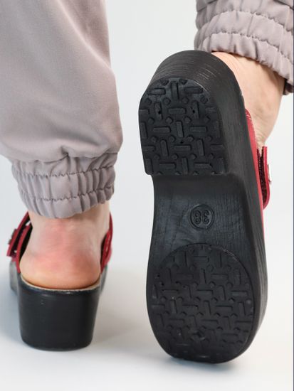 501 | "Natasa" | Бордовые женские медицинские сабо с закрытым носом