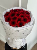 Букет из 15 минигербер красного оттенка