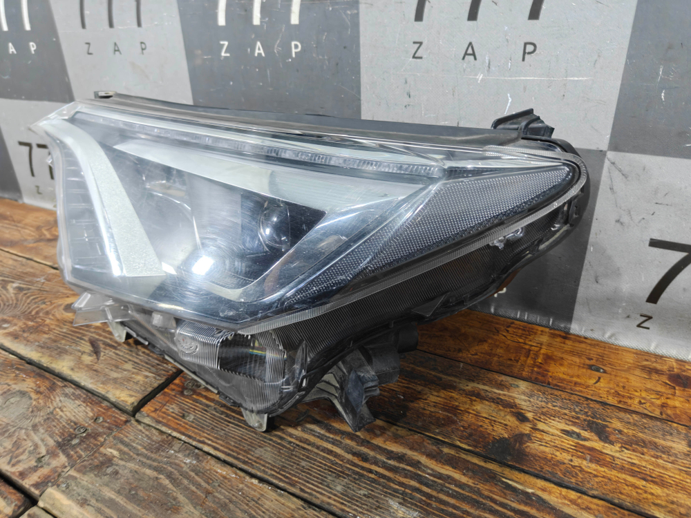 Фара левая LED Toyota RAV4 IV (XA40) 15-19 Б/У Оригинал 8118542680