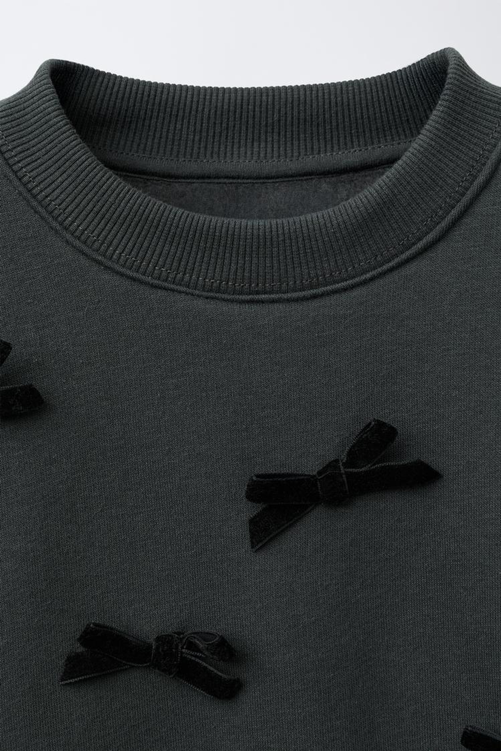 ZARA ТОЛСТОВКА С БАНТАМИ ИЗ ВЕЛЬВЕТА, АНТРАЦИТОВО-СЕРЫЙ