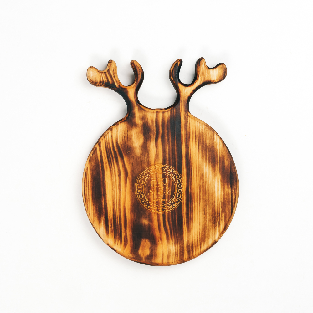 Деревянная менажница из кедра для подачи блюд и закусок с гравировкой "Время чудес". MG78