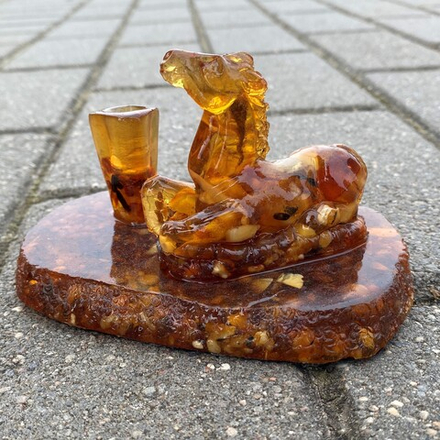 Сувенир-подставка Конь лежит