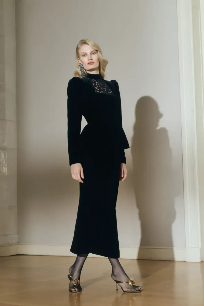 Lyra lace, блуза с чокером из черного бархата и кружева