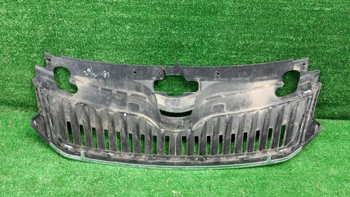 Решетка радиатора Skoda Rapid 1 (2012-2020)