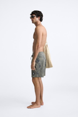 ZARA ДЛИННЫЕ ПЛАВКИ С АЭРОГРАФИЧЕСКИМ ПРИНТОМ, ЗЕЛЕНОВАТЫЙ