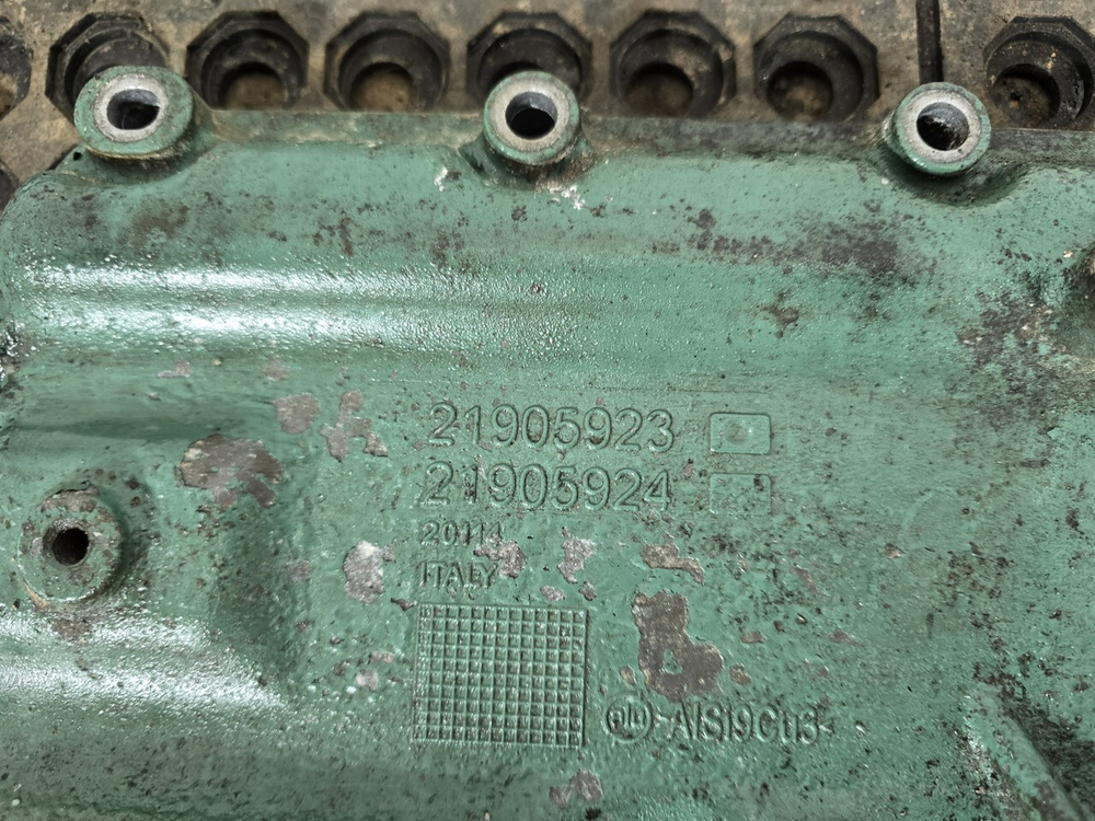 Крышка масляного радиатора в сборе