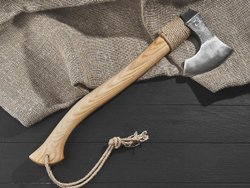 Кованый топор "Сыну от отца", рукоять ясень