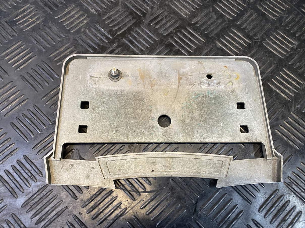 Рамка номера Suzuki Intruder VS750 VR51A