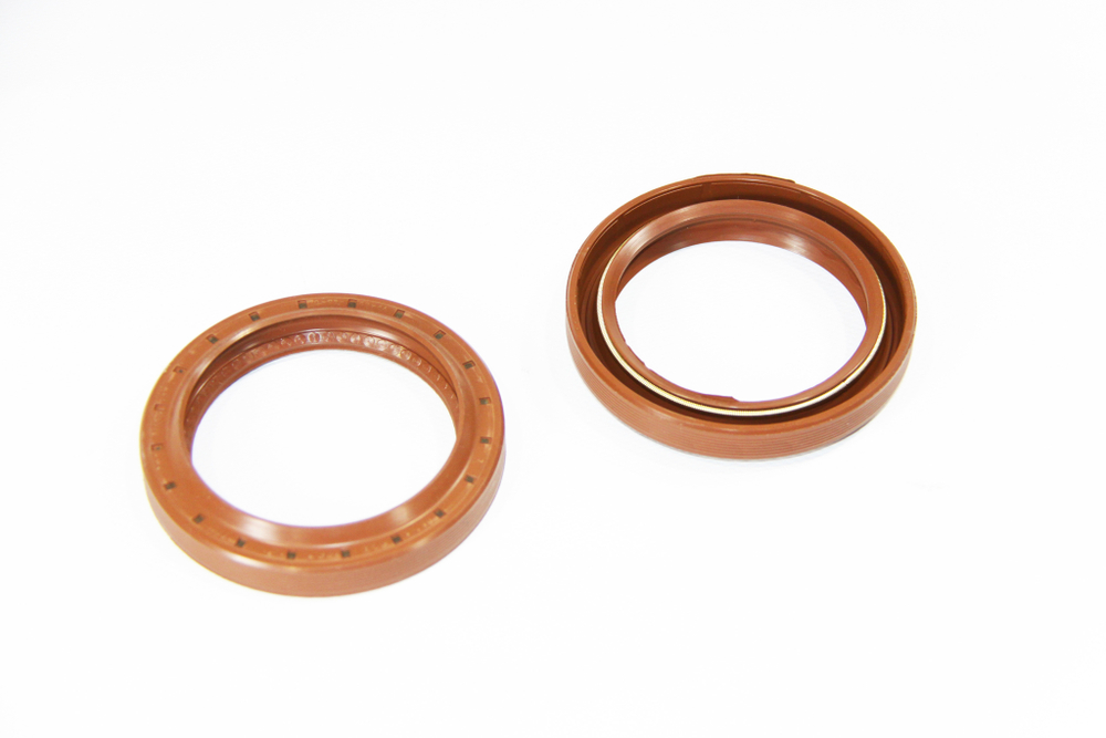 Сальник 70х92х12/16 а/м КАМАЗ привода передних и задних мостов раздаточной коробки (рев.) (красный с пружиной/FPM) Резинотехника г. Балаково ( ОЕ 864176-02 )