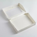 Коробка с окном 28х20х5 см белая