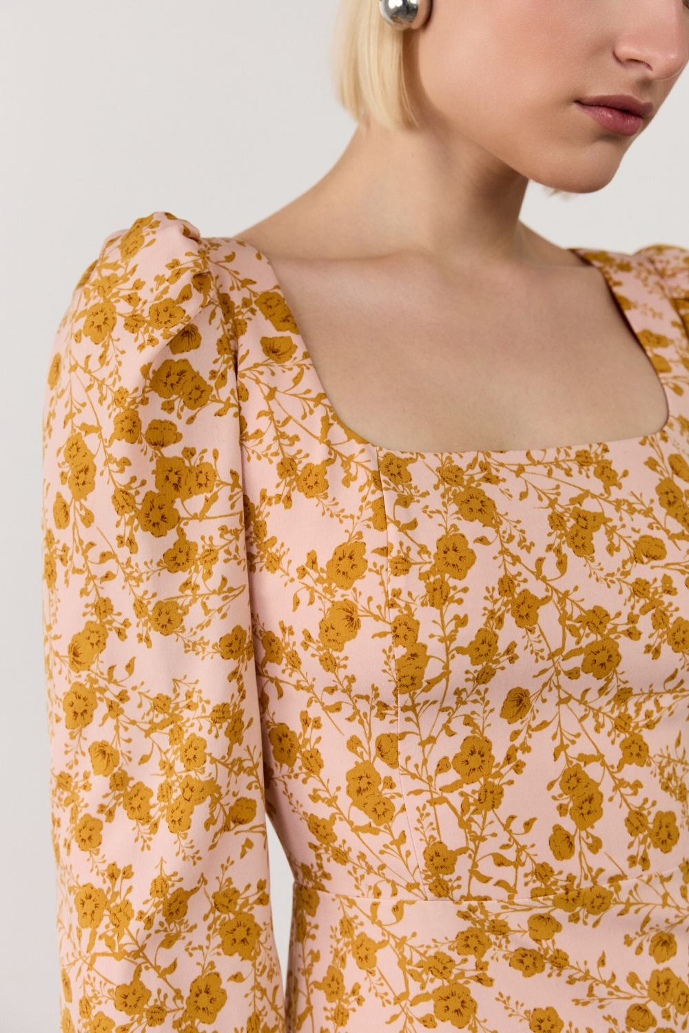 Платье-каре мини