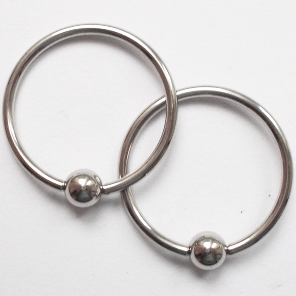 Кольцо сегментное, диаметр 16 мм для пирсинга. Толщина 1,2 мм, шарик 4 мм.Медицинская сталь.