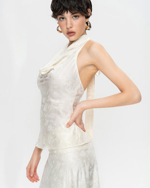 Топ на завязках с открытой спиной