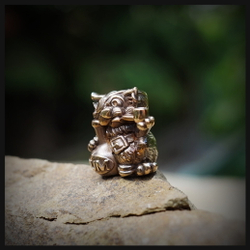 Бусина "ЙхоКот" для темляков или браслетов , бронза