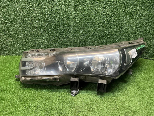 Фара левая Toyota Corolla E160 (2012-2016) галоген