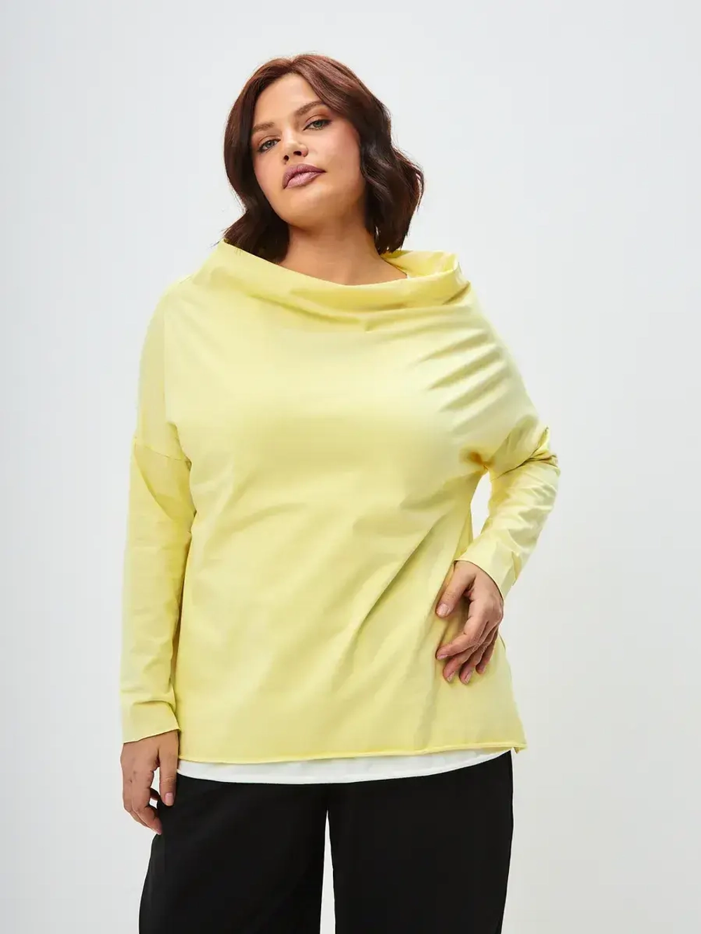 Лонгслив оверсайз с вырезом лодочка сливочно-масляный