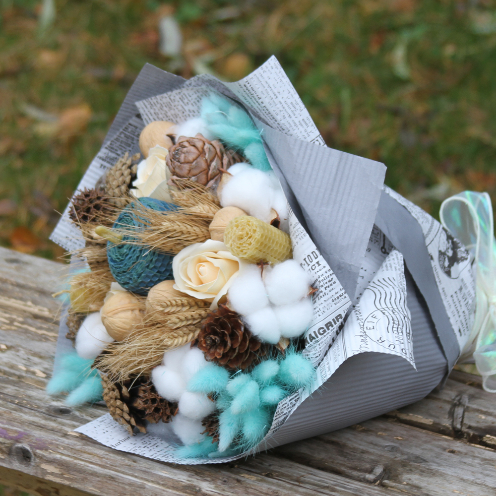 Букет сухоцветов - Лазурь со свечами, пшеницей, шишками, хлопком 40х30 см