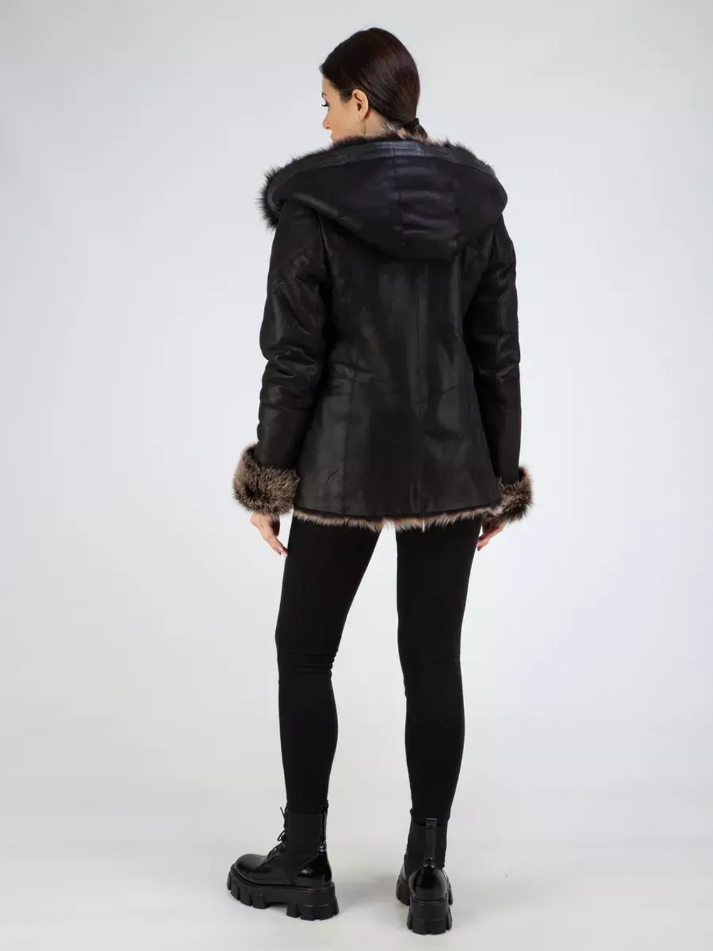 Дубленка натуральная зимняя с капюшоном Турция