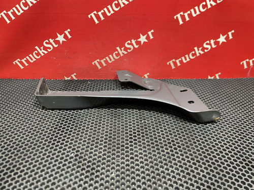 Кронштейн переднего бампера левый