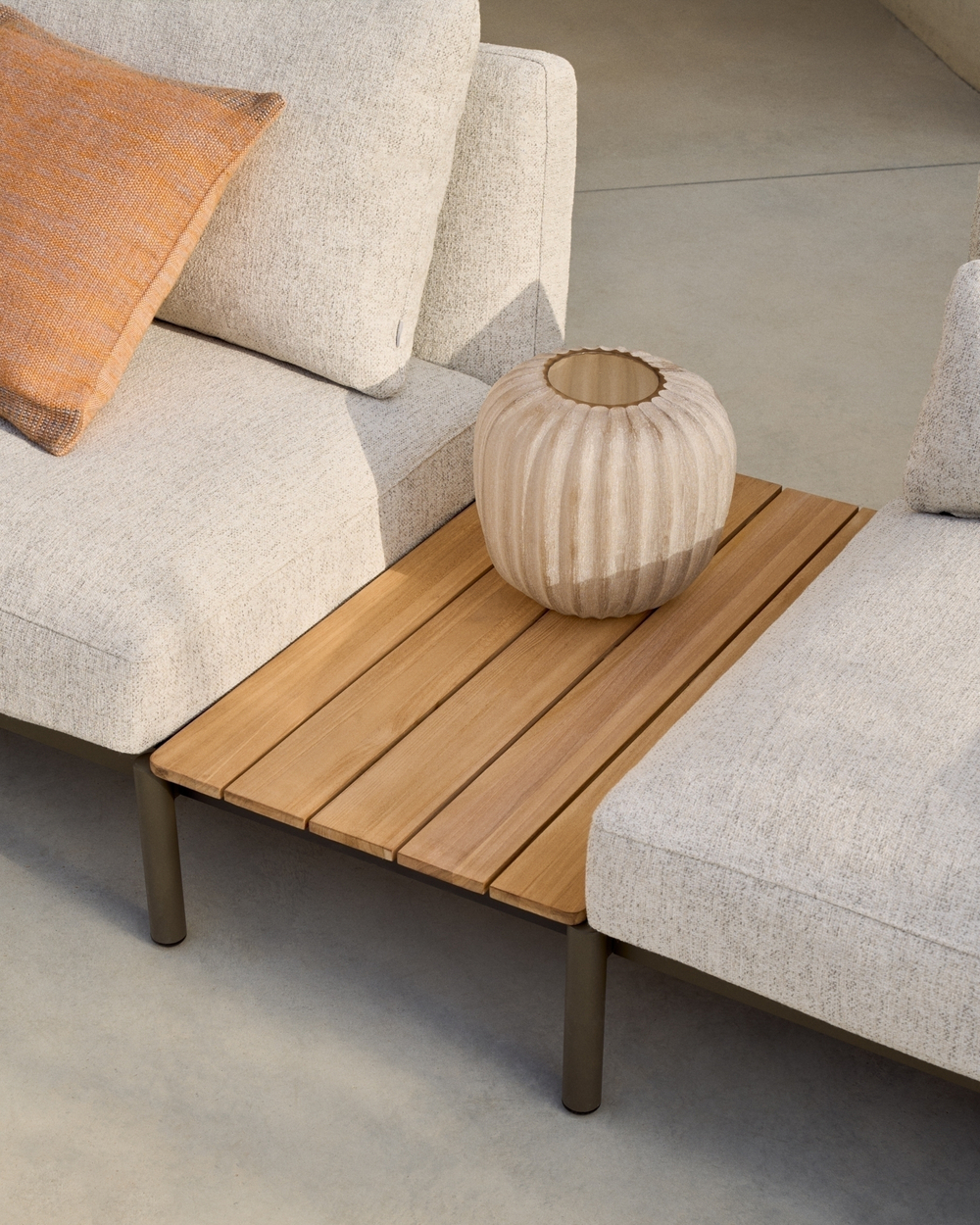 Ваза Lumia из стекла бежевого цвета  27см