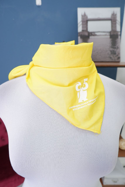 Платок яркий