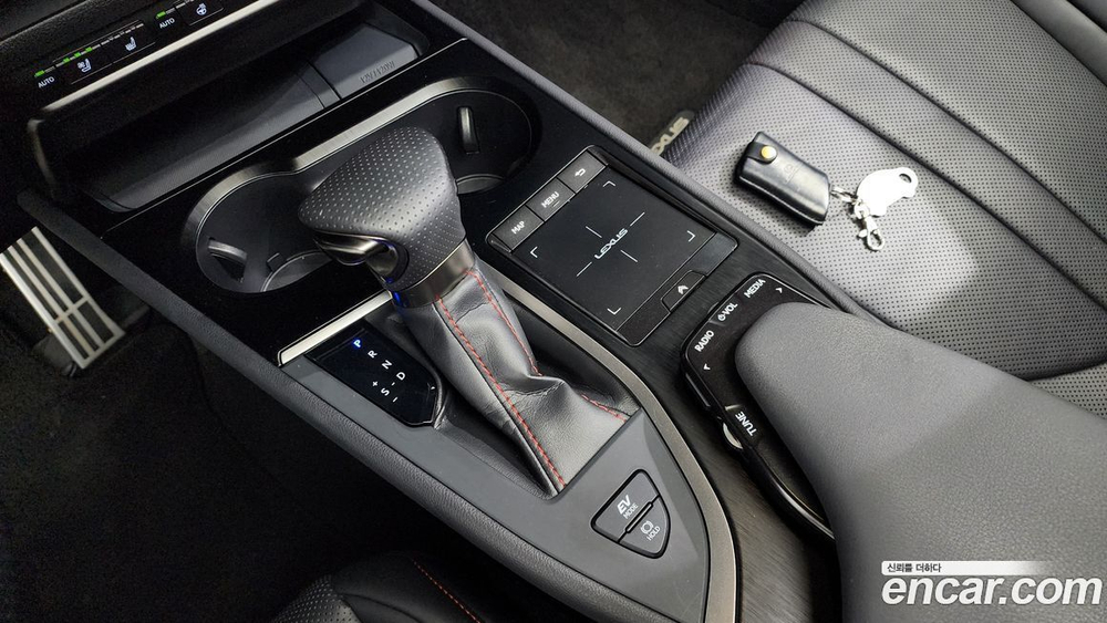 Lexus UX250h 2.0 F-Sport 2WD (10.2020)