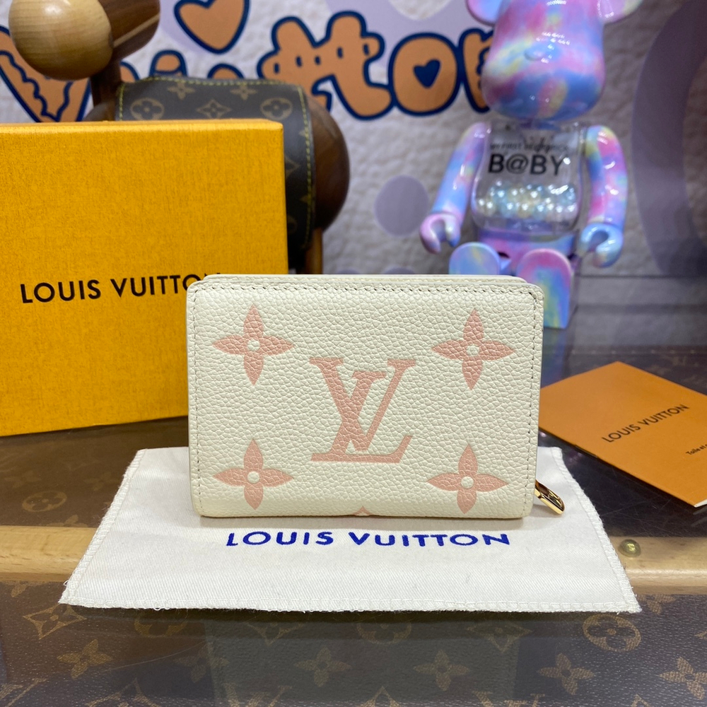 Louis Vuitton Clea Wallet