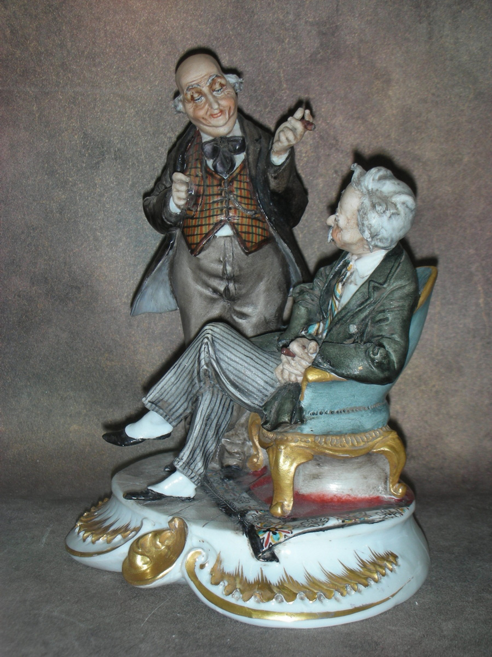 Статуэтка. Фарфор. Душевная беседа. Capodimonte. Италия