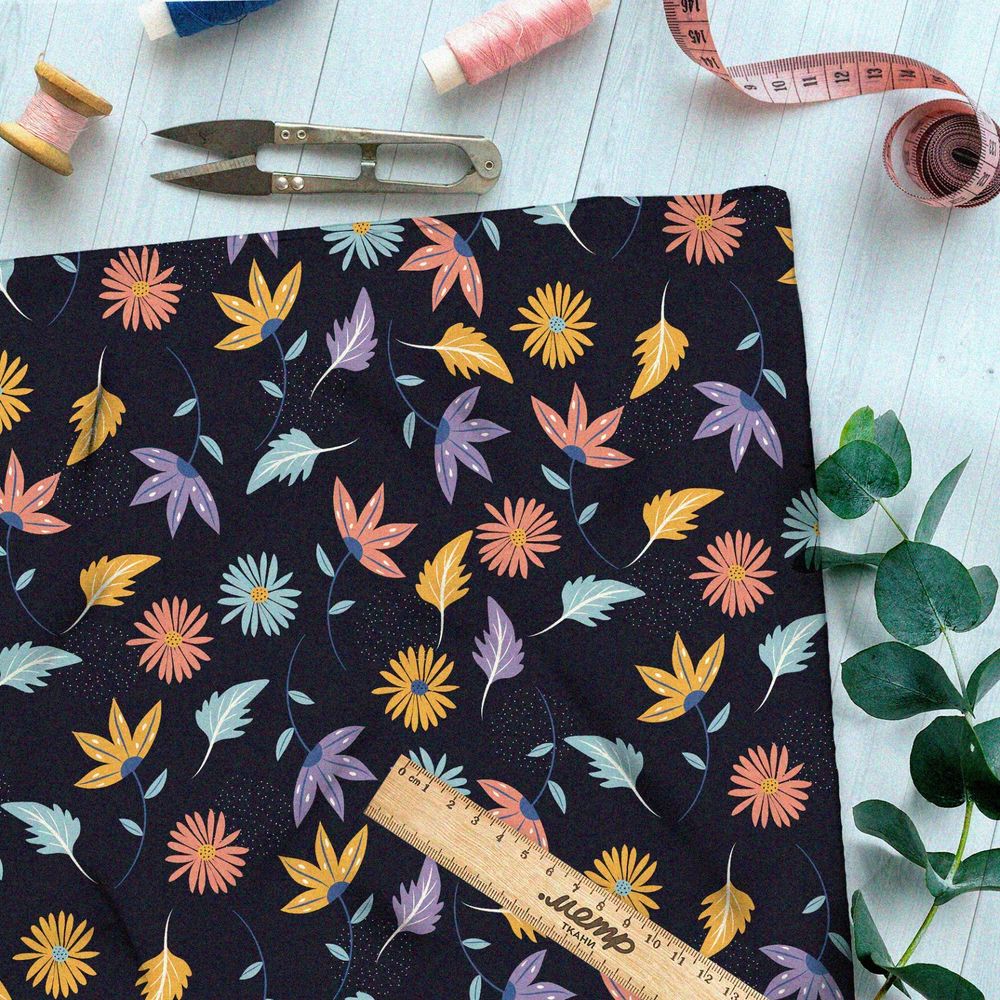 Ткань шифон цветные листья и ромашки на чёрном фоне