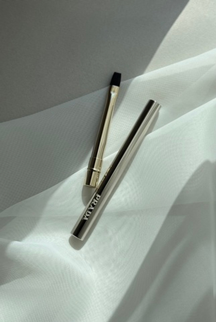 Кисть для губ Prada