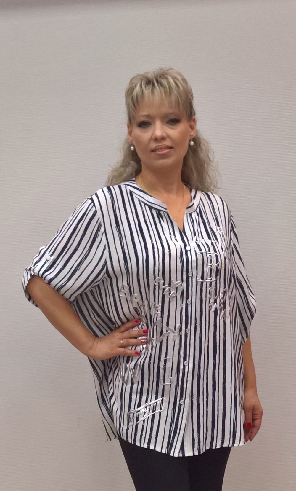 Белый хлопковый блузон-рубашка в черную полоску