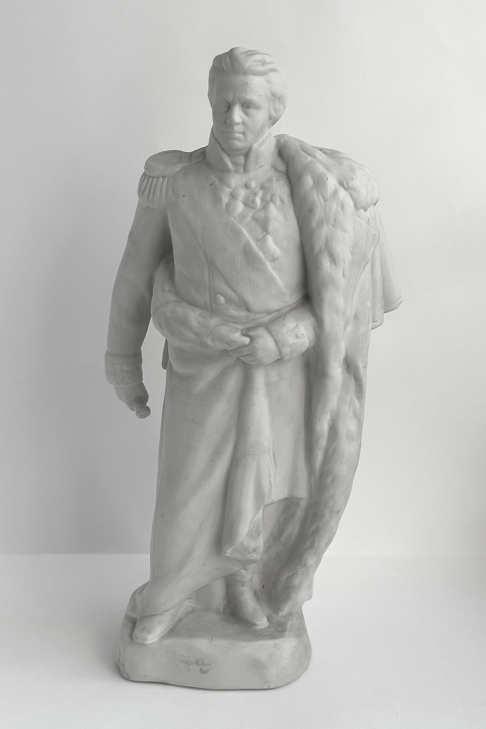 Фарфоровая статуэтка полководца М. И. Кутузова. Артель «Керамик». СССР. 1940–1950-е гг.