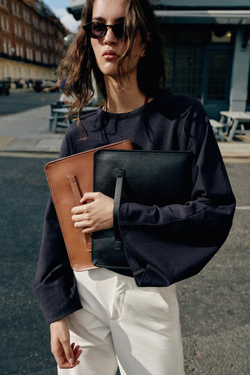 ZARA КОЖАНЫЙ ЧЕХОЛ ДЛЯ IPAD, ЧЕРНЫЙ