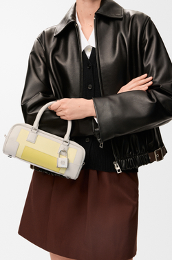Loewe Укороченная сумка Amazona 23 из телячьей кожи наппа, серый/желтый