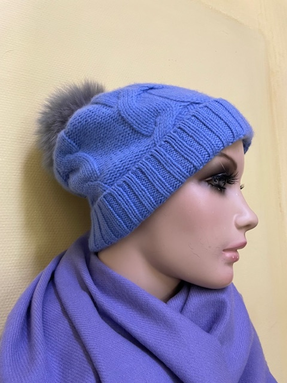 Шапка женская.