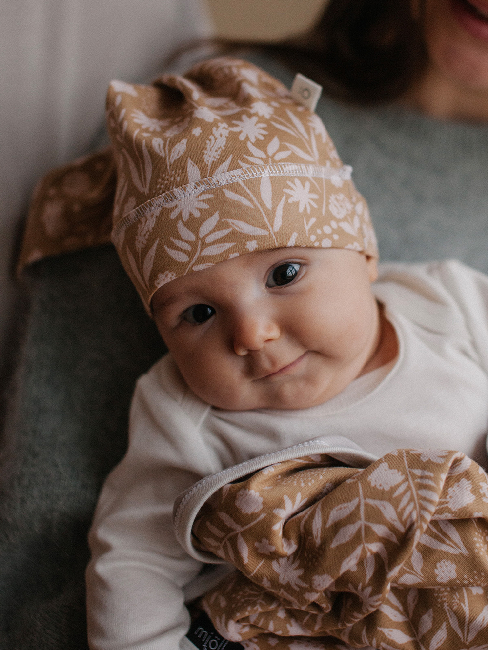 Шапочка Mjölk Caramel Flowers