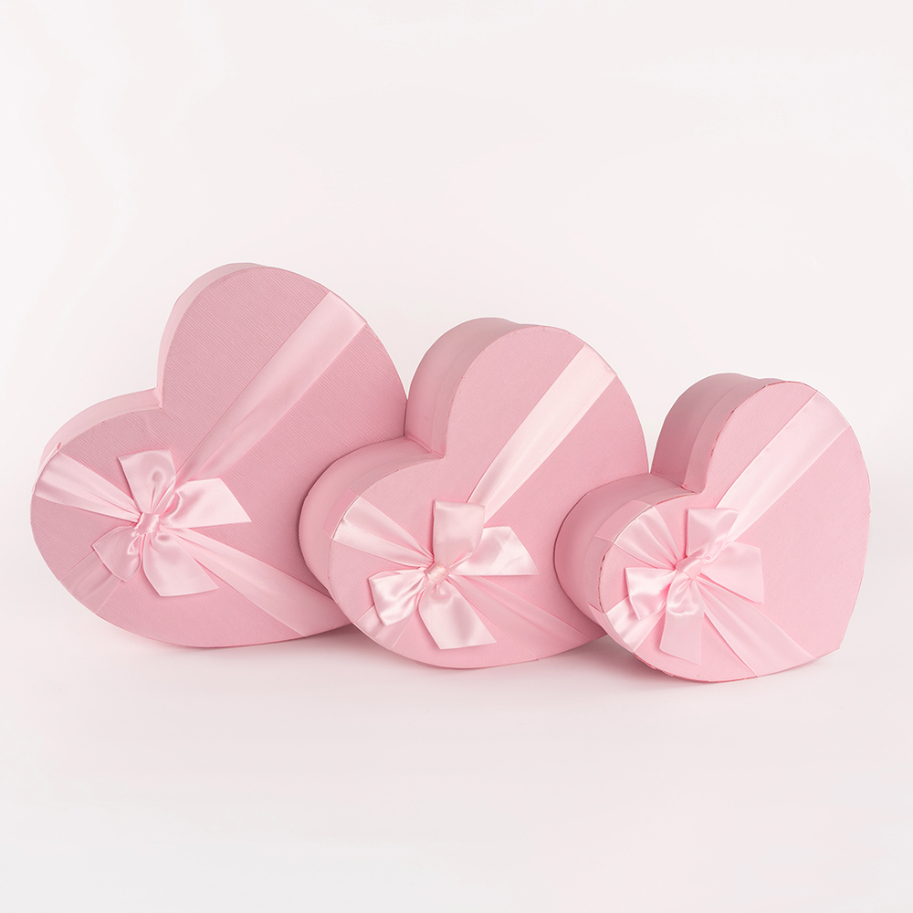 Коробка-сердце в розовом цвете, с бантом