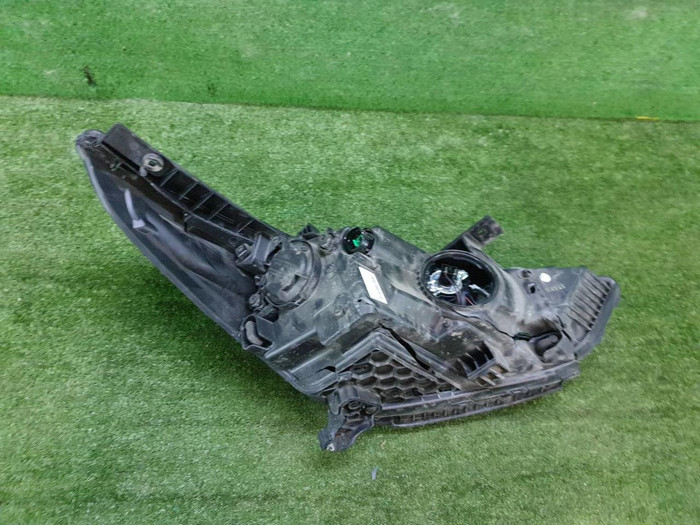 Битая Фара левая Hyundai Solaris 2 (2017-2020) галоген