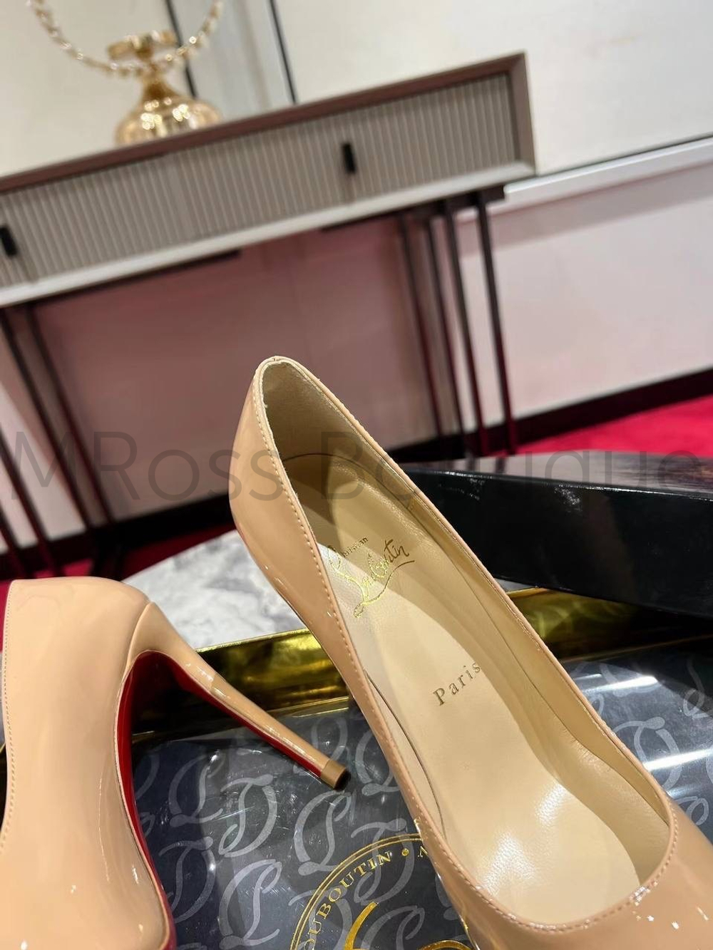 Бежевые туфли лодочки Christian Louboutin Kate