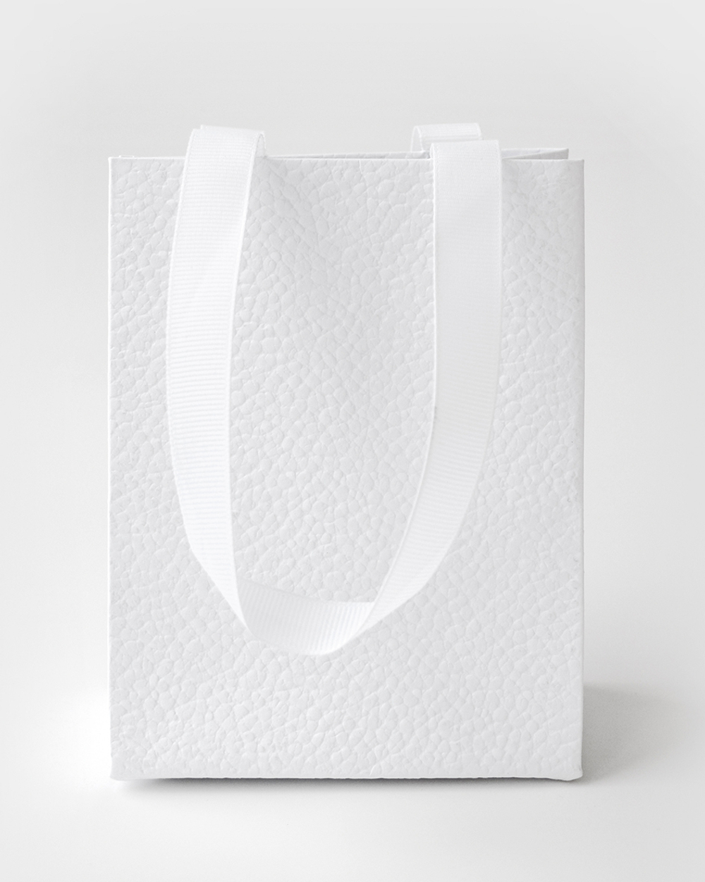 Пакет объёмный с репсовой лентой 110x140x60 мм.