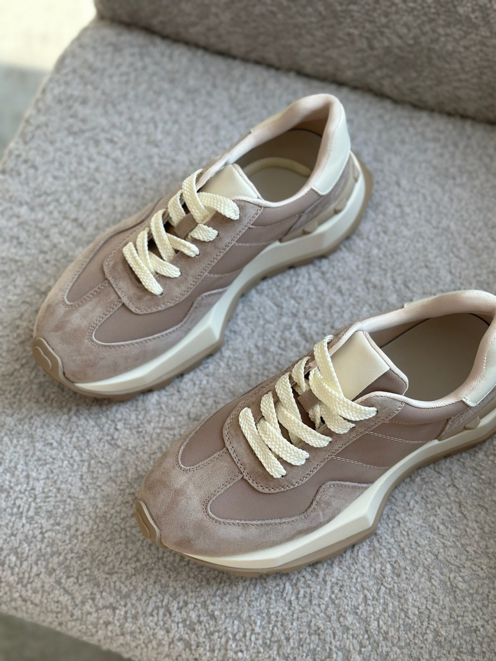 Кроссовки из натуральной замши