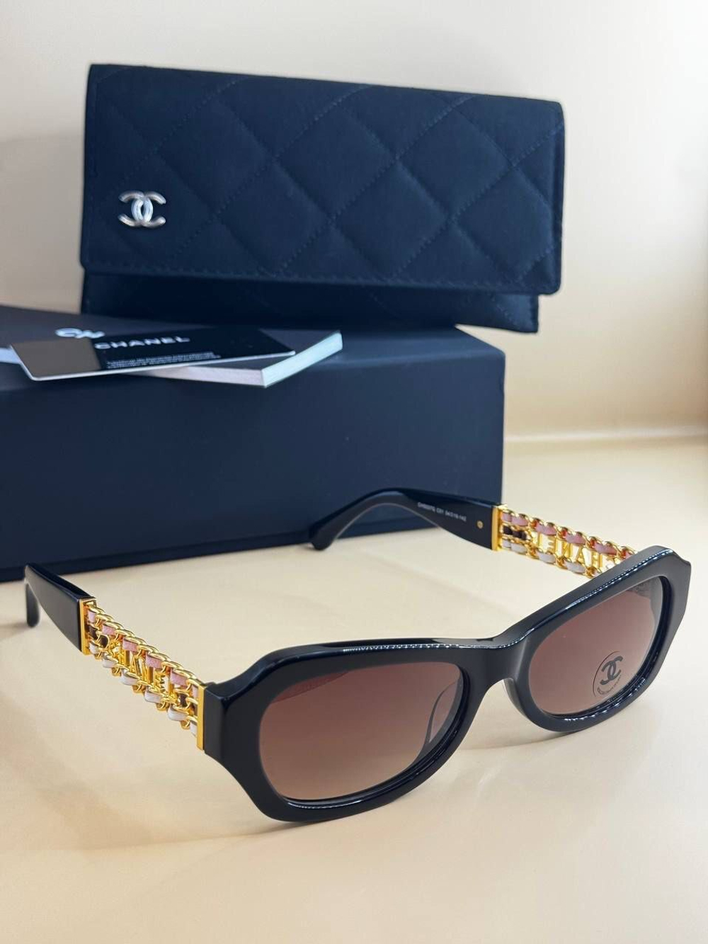 Солнцезащитные очки CHANEL