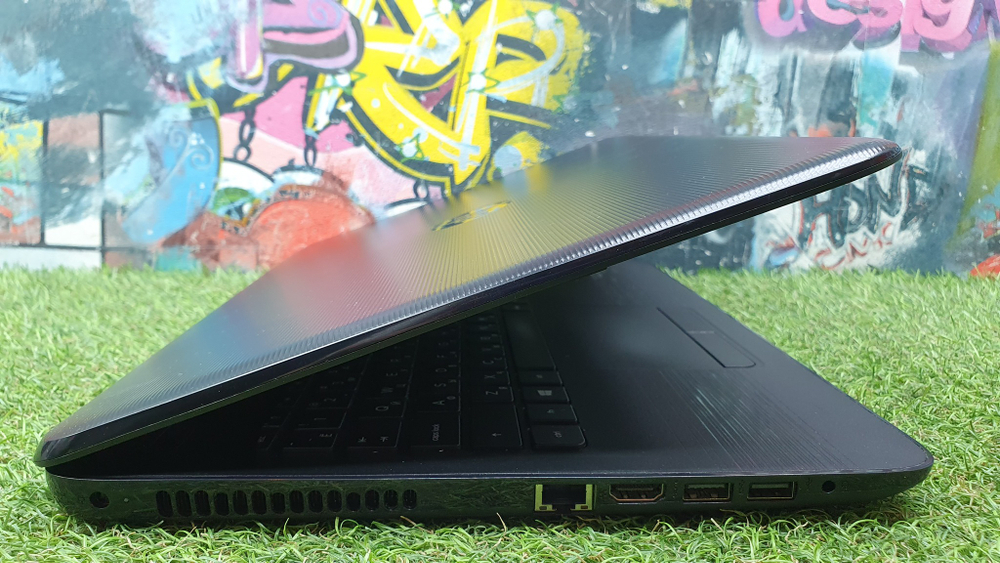 Ноутбук HP Radeon R5 M430 2Gb/4Gb/HDD 500Gb/ 15-ay044ur X5B97EA Windows 10 Home